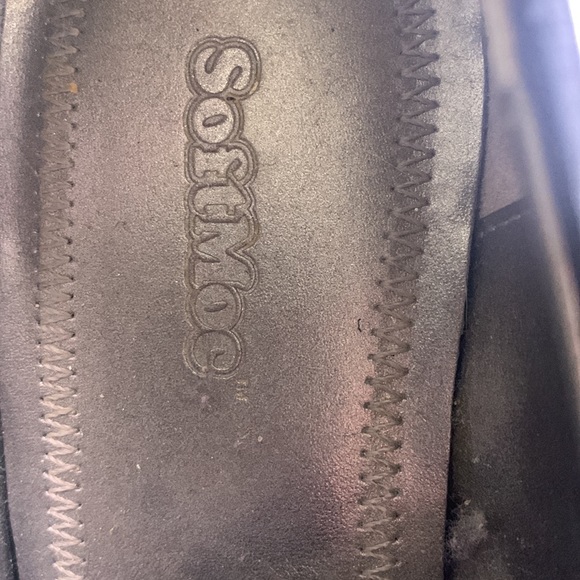 Black patent dress shoes. Size 9. SoftMoc - Picture 4 of 5